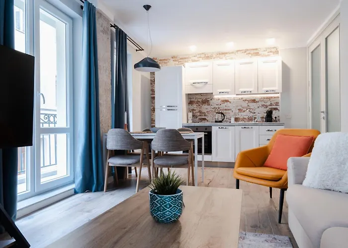 8th Hill Apartment *