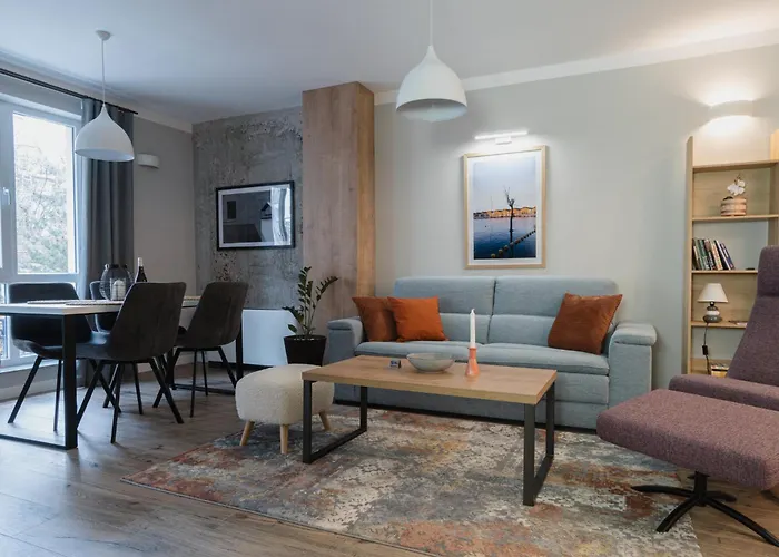 8th Hill Apartment *