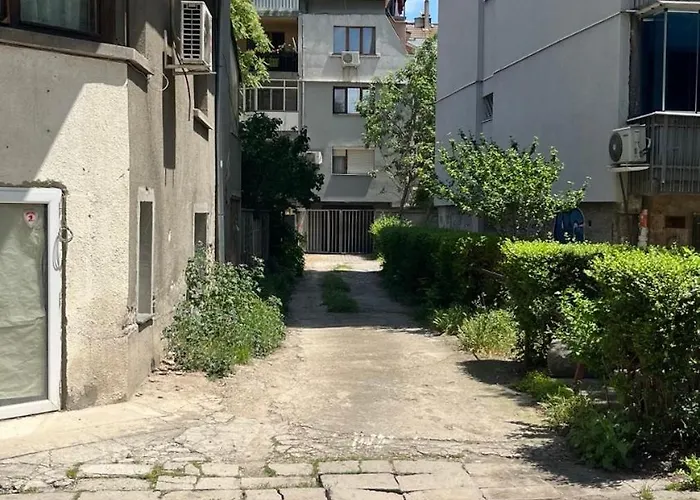 8th Hill Apartment *